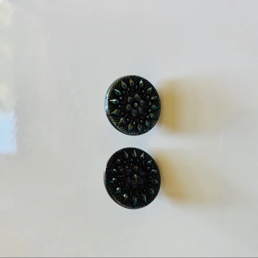 VINTAGE Glass Button Earrings -Beautiful Condition‎